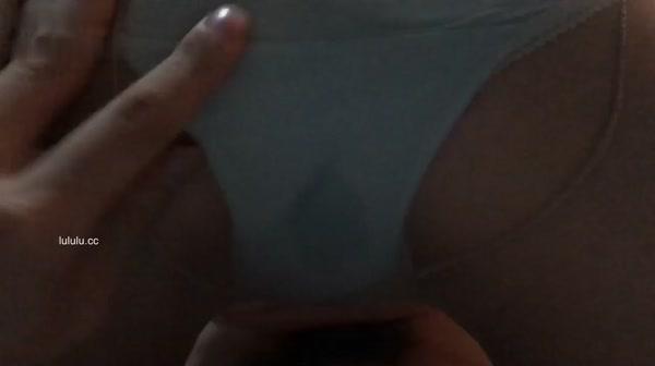 卧龙晓城,超粉嫩 00 后小美女很敏感，一模就出水了 1V+98P